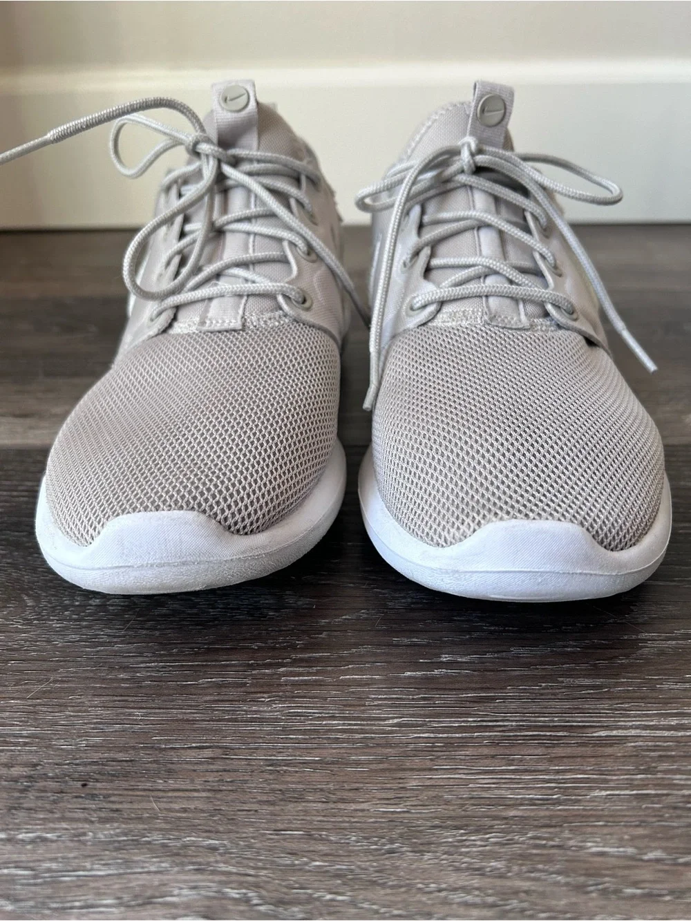 Nike Womens Roshe Two Sneaker Size 9